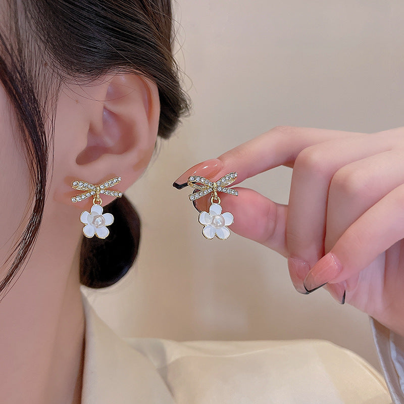 Elegant Bow Knot Alloy Inlay Artificial Pearls Rhinestones Women'S Drop Earrings 1 Pair