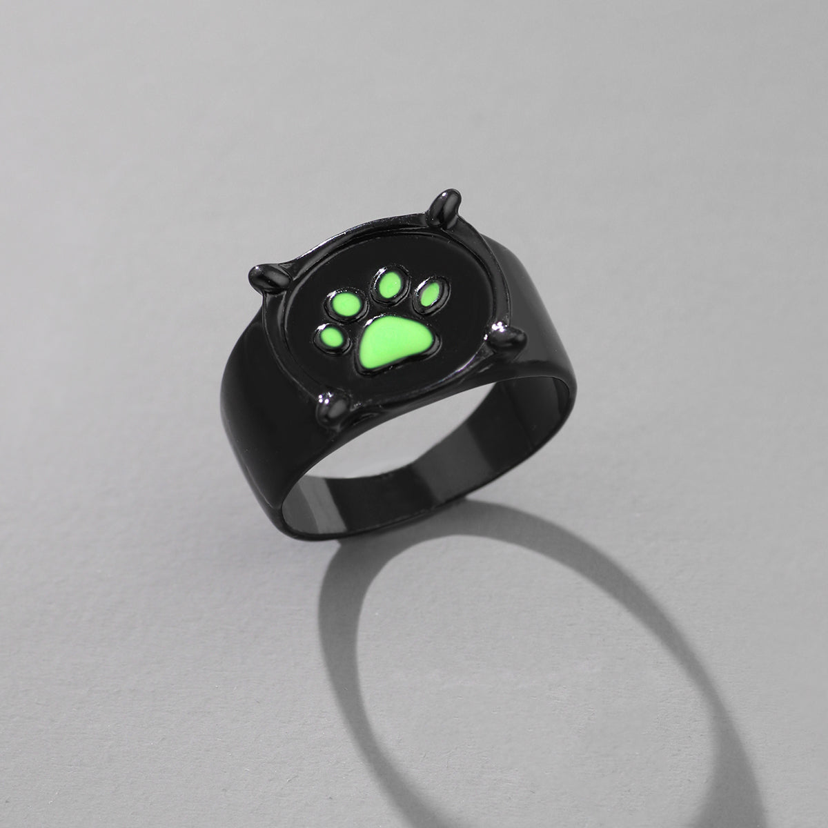 European American Retro Black Cat Claw Fluorescent Lighter Ring Creative Jewelry