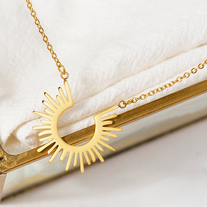 European American Minimalist Geometric Sunflower Pendant Necklace