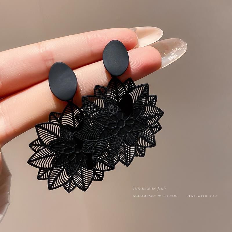 Exquisite Black Flower Statement Earrings with 925 Silver Needle