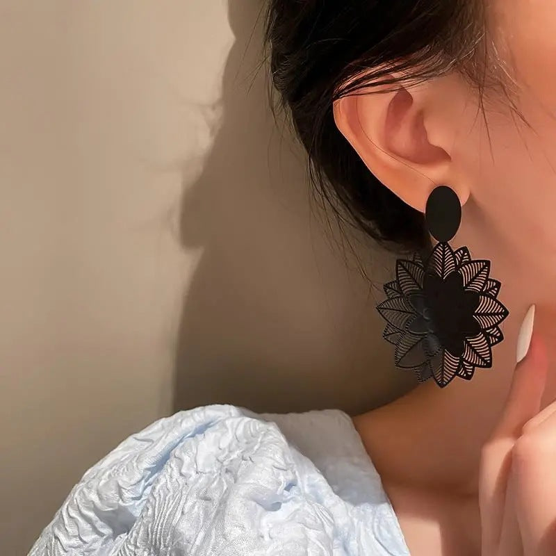 Exquisite Black Flower Statement Earrings with 925 Silver Needle