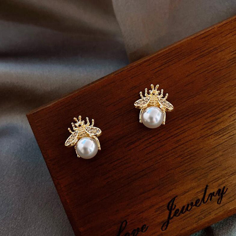 Fashion Bee Pearl Rhinestone Stud Earrings in 925 Silver