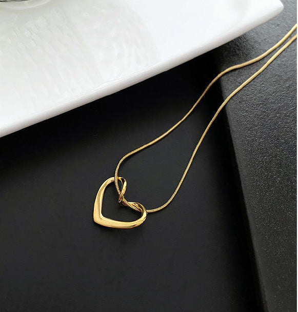 Fashion Titanium Steel Heart Pendant Necklace with Hollow Design