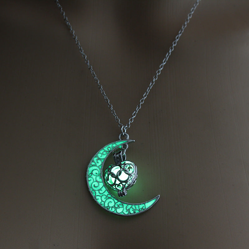 Fashion Hot Sale Moon Represents My Heart Luminous Necklace Heart Pendant