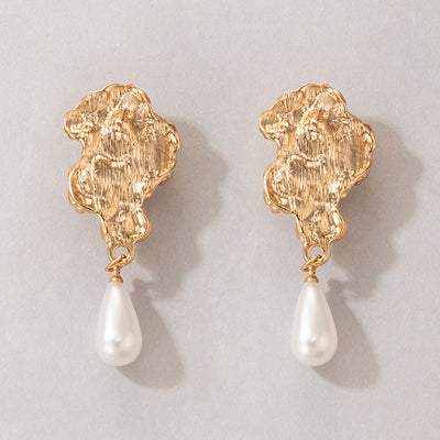 Fashion Pearl Heart-shaped Inlaid Rhinestone Hollow Earrings