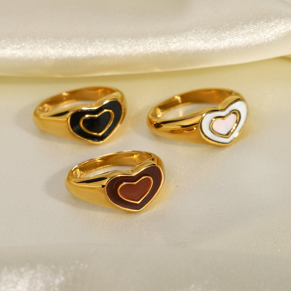 Fashion Retro Black and White Heart Stainless Steel Ring