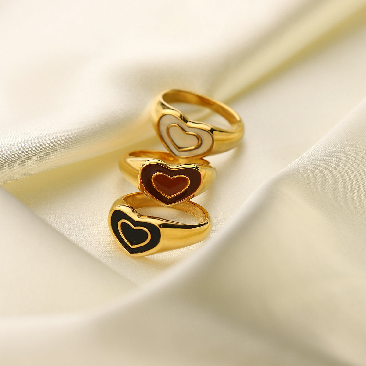 Fashion Retro Black and White Heart Stainless Steel Ring