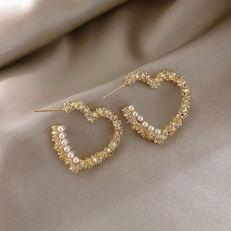 Fashion Texture Metal Peach Heart Pearl Earrings