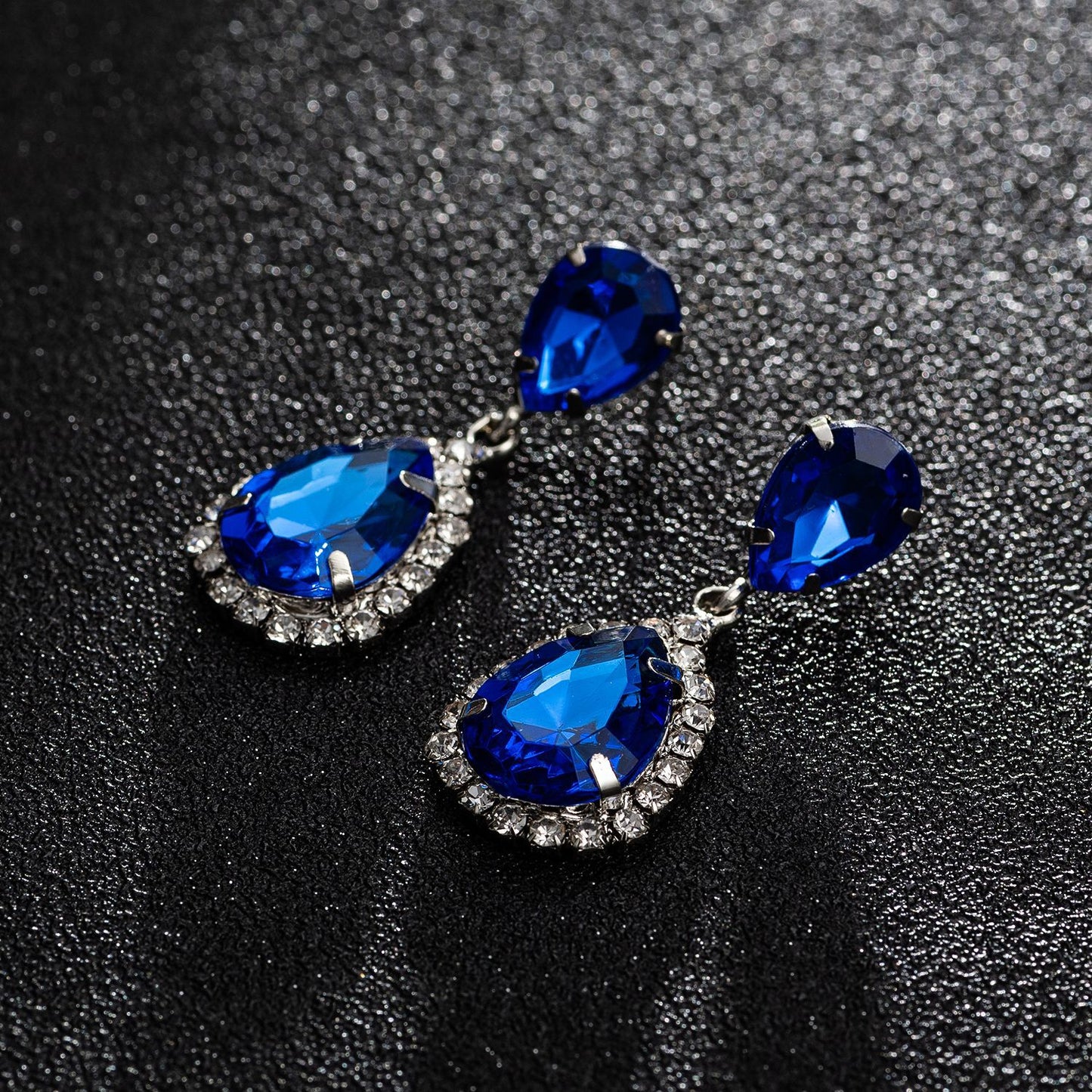 INS Style Shiny Water Droplets Artificial Crystal Rhinestone Inlay Crystal Rhinestones Women'S Drop Earrings