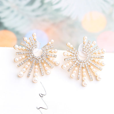 Luxurious Flower Alloy Plating Artificial Pearls Rhinestones Women'S Ear Studs 1 Pair