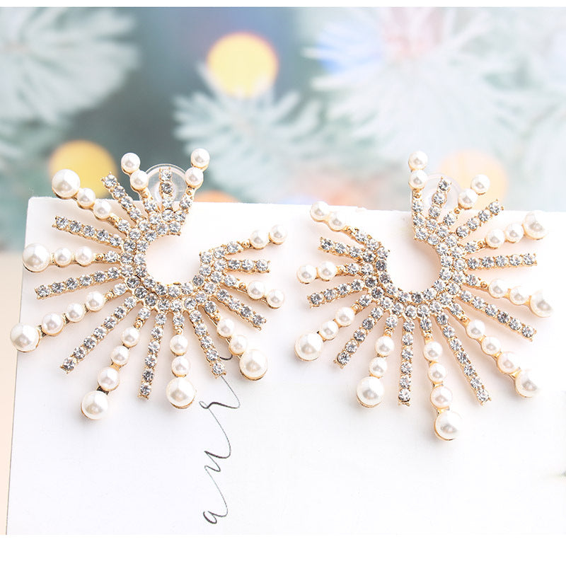 Luxurious Floral Alloy Plated Pearl and Rhinestone Stud Earrings for Women