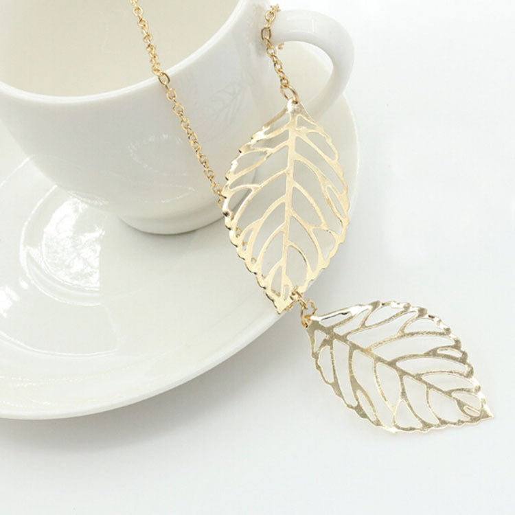 Retro Metal Leaf Pendant Necklace - Vintage Style Hollow Design