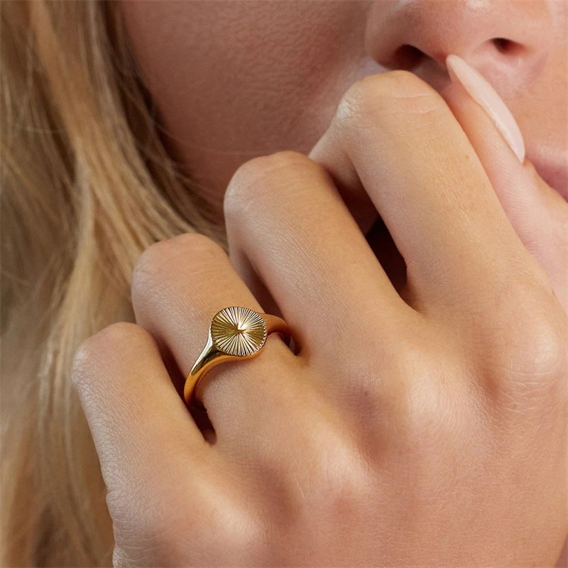 Simple Fashion Carved Stainless Steel Wave Ring with 18k Gold Plating