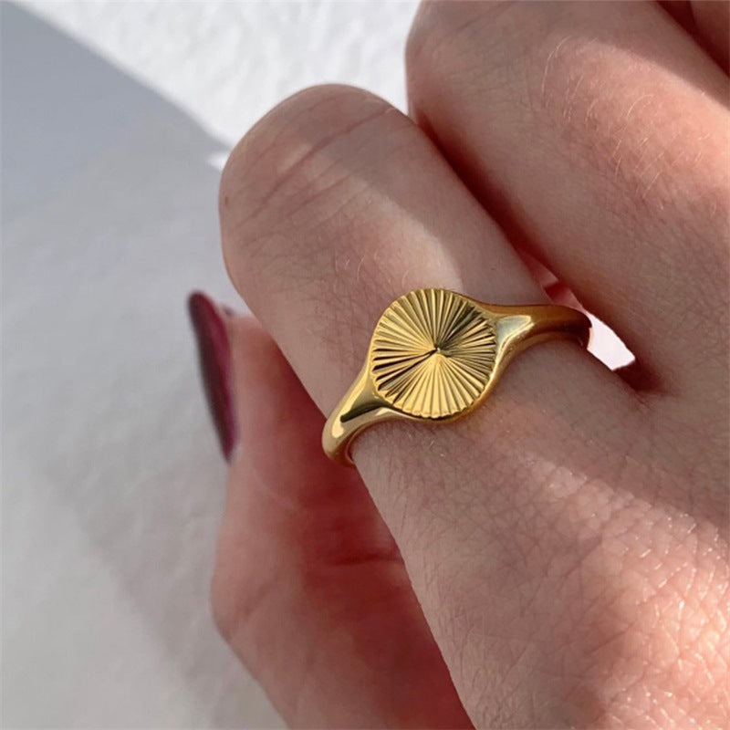 Simple Fashion Carved Stainless Steel Wave Ring with 18k Gold Plating