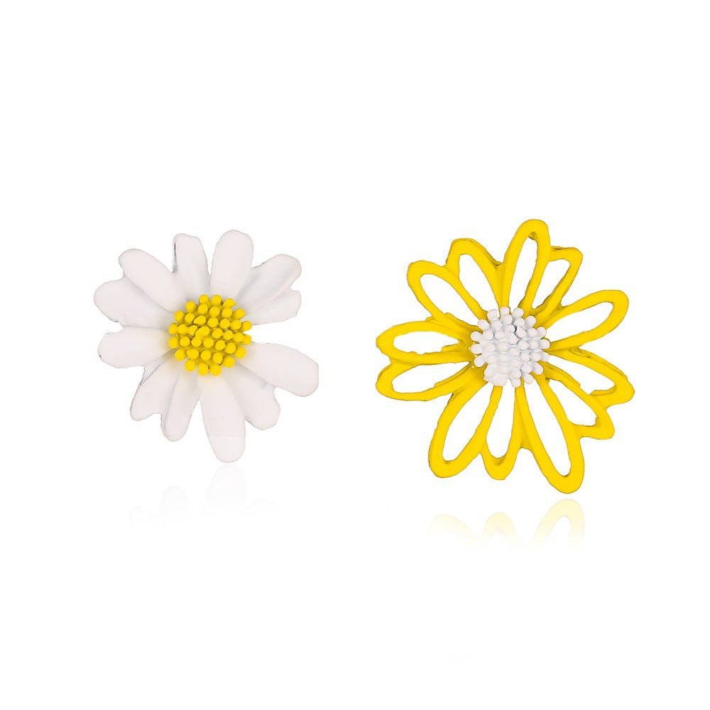 Summer Flowers Earrings Sweet Hollow Asymmetric Small Daisy Earrings Feminine Wild New Earrings