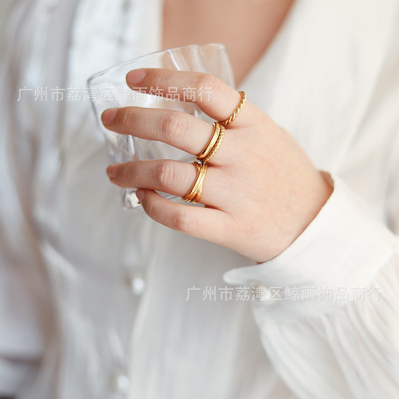 Wholesale Fashion Twist Rotating Wide 18K Gold Plated Titanium Steel Heart Ring